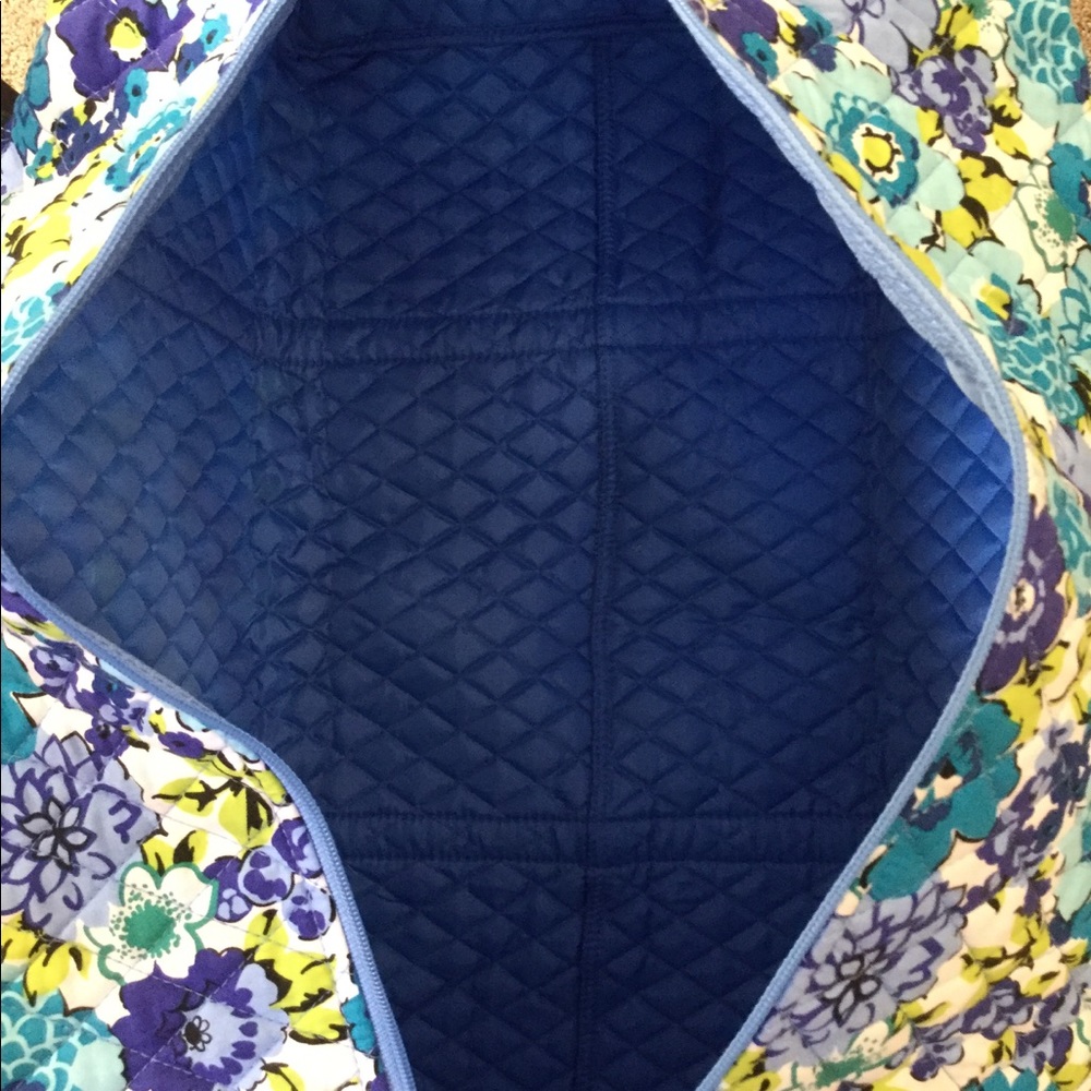 NWT VERA BRADLEY LARGE DUFFEL - Picture 4 of 4